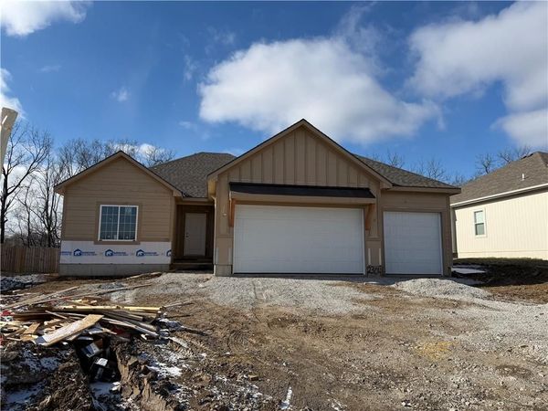 2304 NW Rymeg Drive, Grain Valley, MO 64029