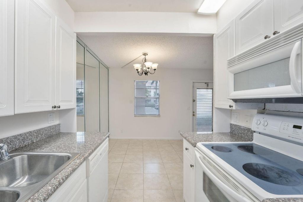 1071 Guildford D, Boca Raton, FL 33434 Photo