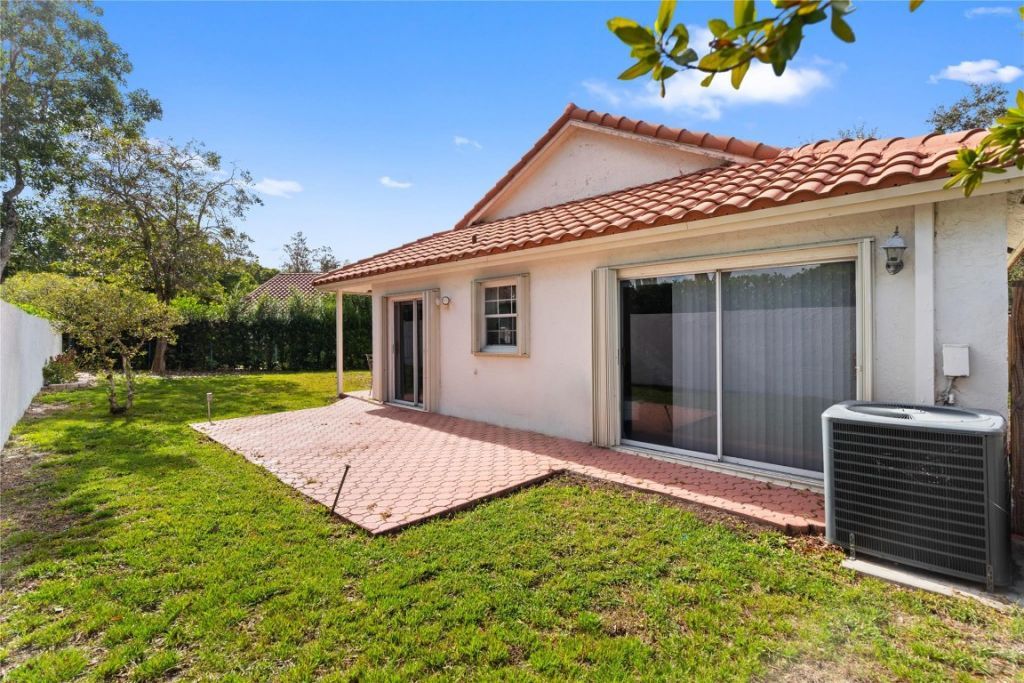 9815 NW 5th Place, Plantation, FL 33324 Photo