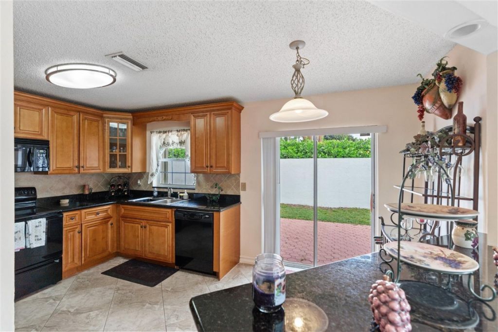9815 NW 5th Place, Plantation, FL 33324 Photo