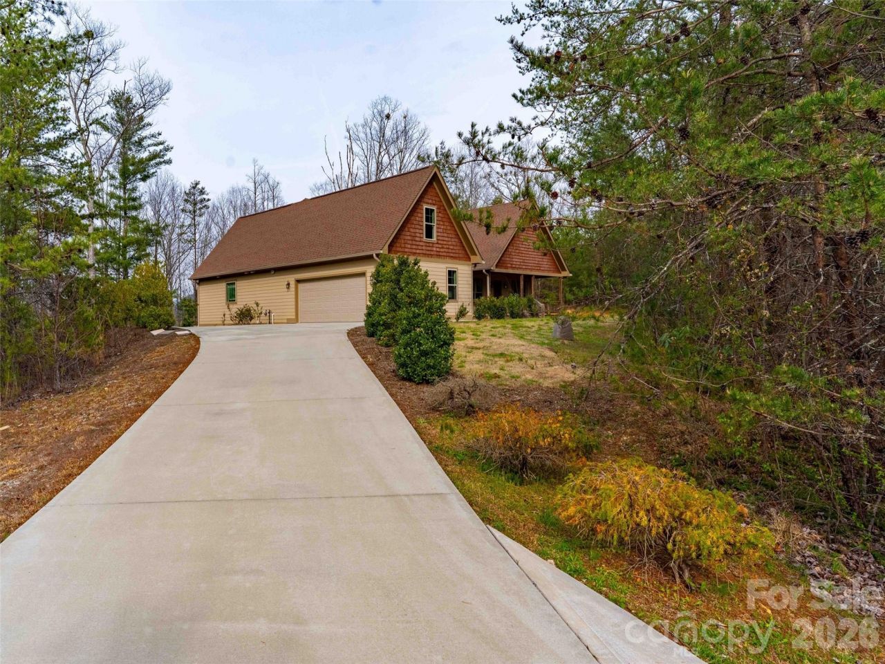 334 Summer Orchard Drive, Hendersonville, NC 28792 Main Photo