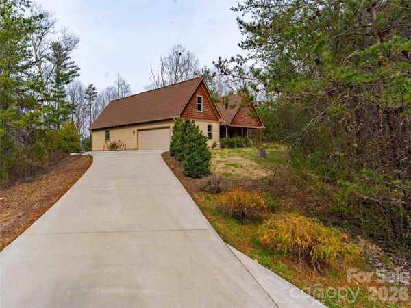 334 Summer Orchard Drive, Hendersonville, NC 28792