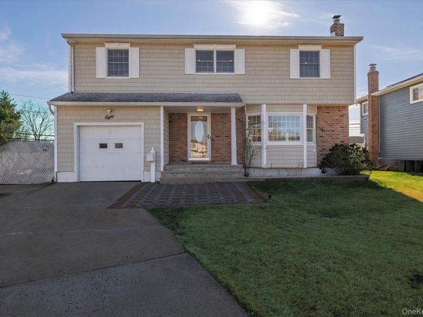 8 Patricia Court, Bethpage, NY 11714