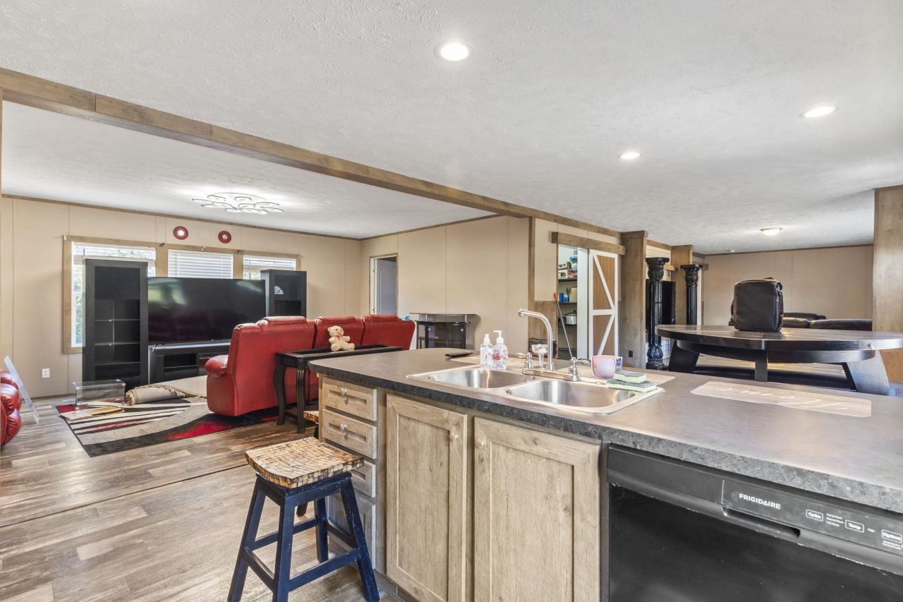 5467 Highway 66 Photo 12