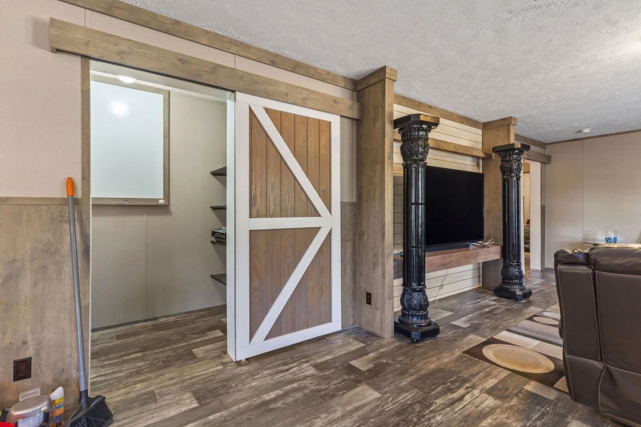 5467 Highway 66 Photo 5