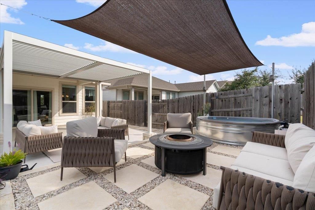 8301 Dampton Ln, Austin, TX 78744 Main Photo