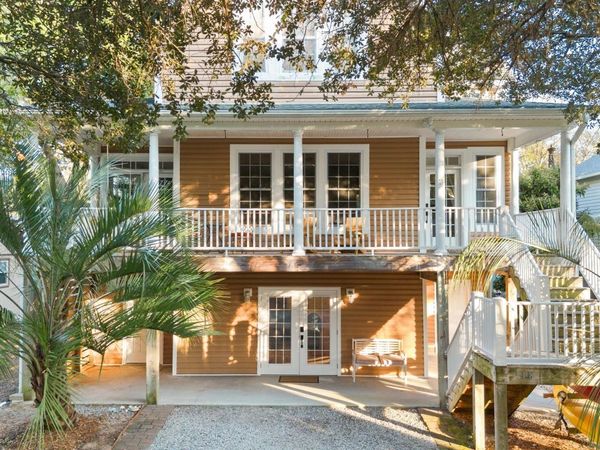 118 SW 2nd Street, Oak Island, NC 28465