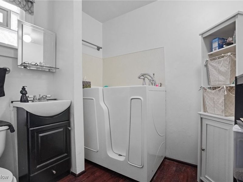 1898 Powell Avenue, Cleveland, OH 44118 Photo 19