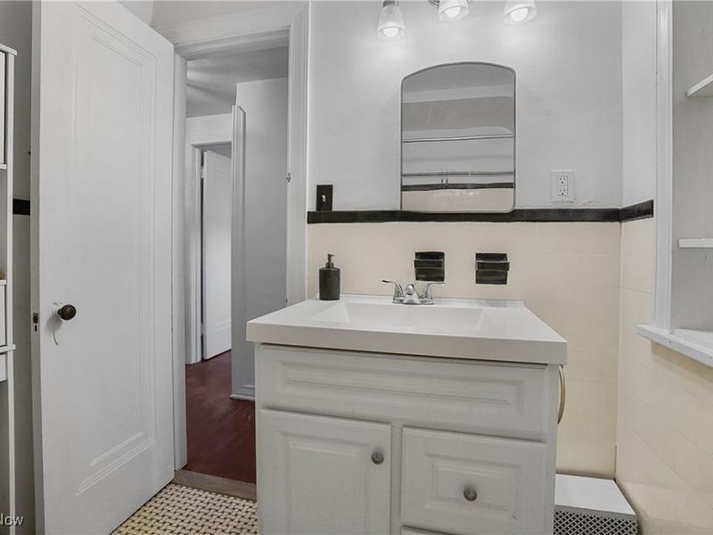 1898 Powell Avenue, Cleveland, OH 44118 Photo 31