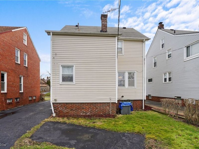 1898 Powell Avenue, Cleveland, OH 44118 Photo 6