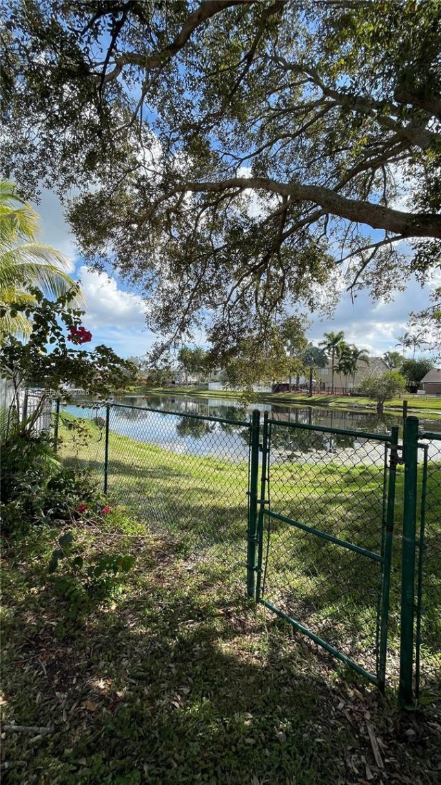 5740 SW 57th Way, Davie, FL 33314 Photo