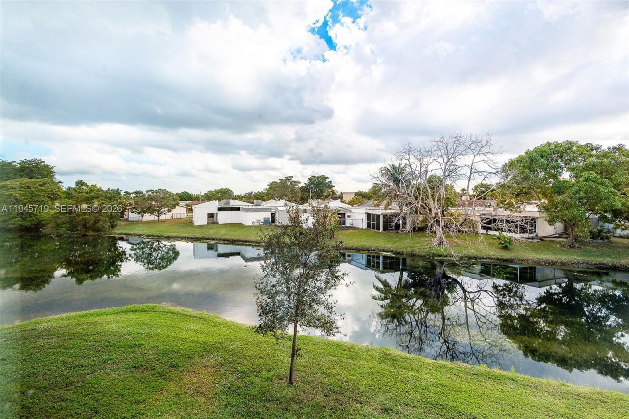 9660 Sunrise Lakes Blvd, Unit 202, Sunrise, FL 33322 Photo