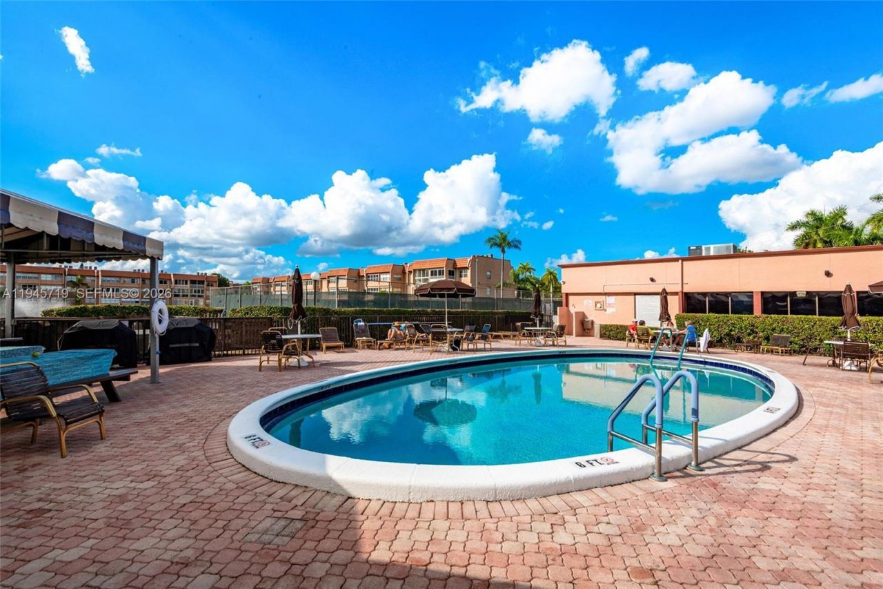 9660 Sunrise Lakes Blvd, Unit 202, Sunrise, FL 33322 Photo