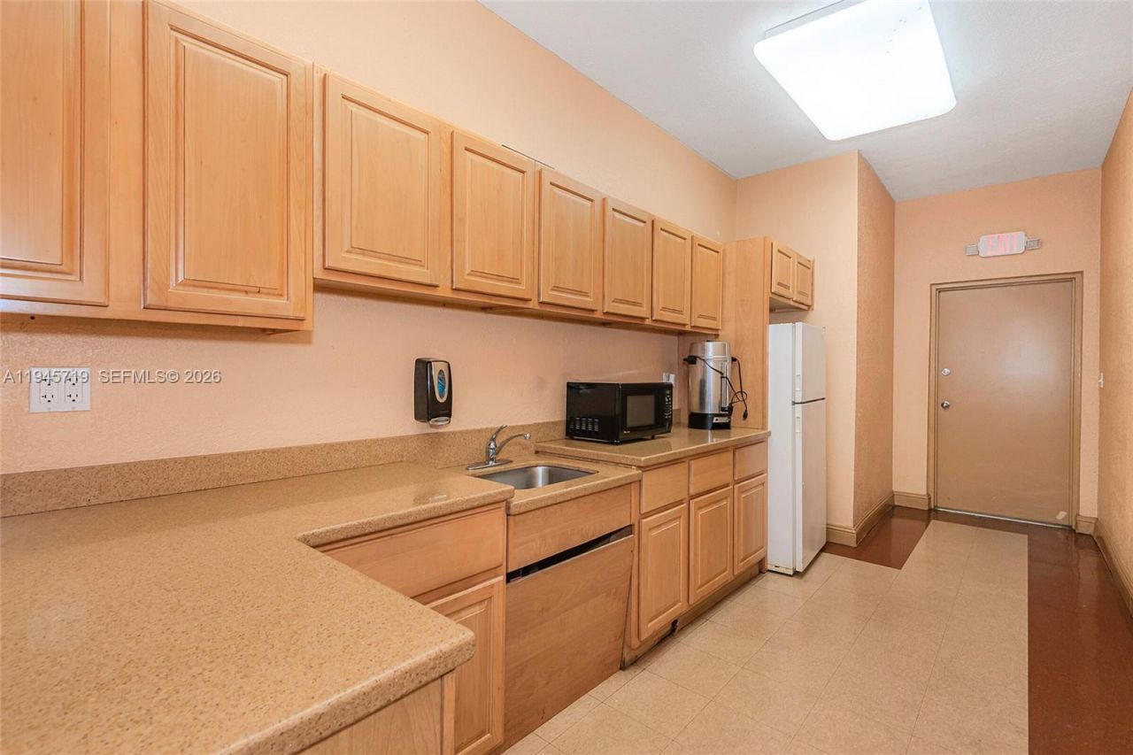 9660 Sunrise Lakes Blvd, Unit 202, Sunrise, FL 33322 Photo