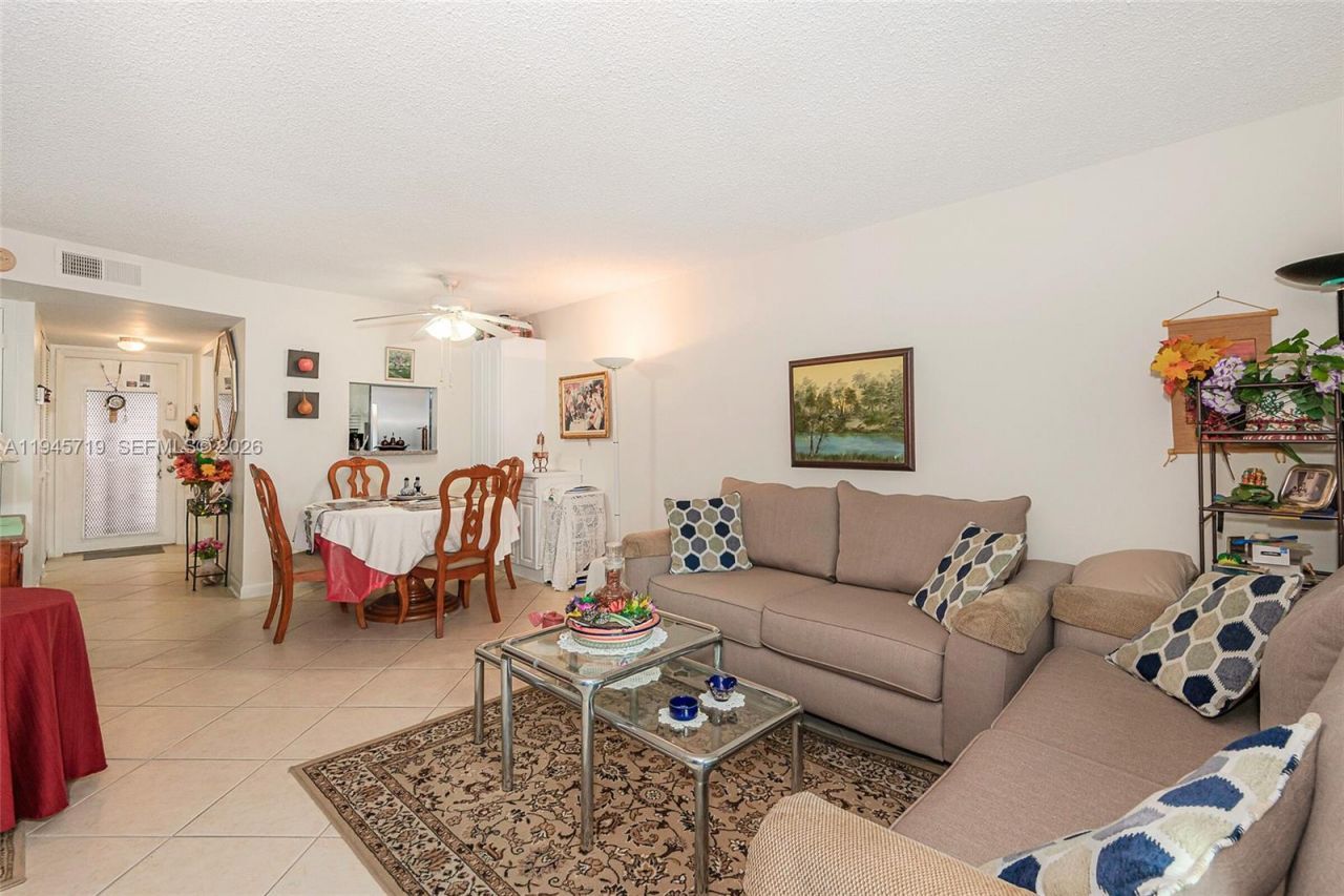 9660 Sunrise Lakes Blvd, Unit 202, Sunrise, FL 33322 Photo