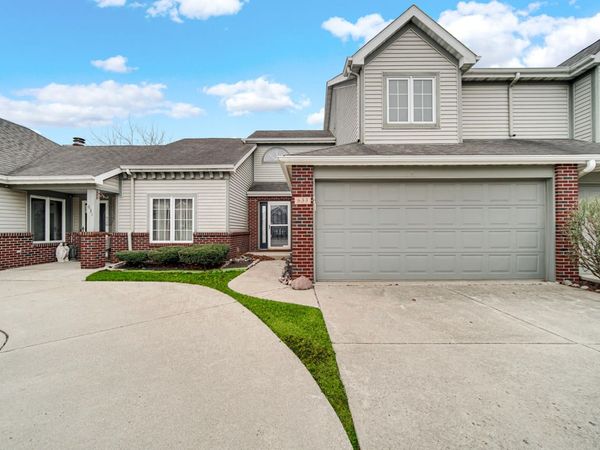 633 W 94th Court, Crown Point, IN 46307