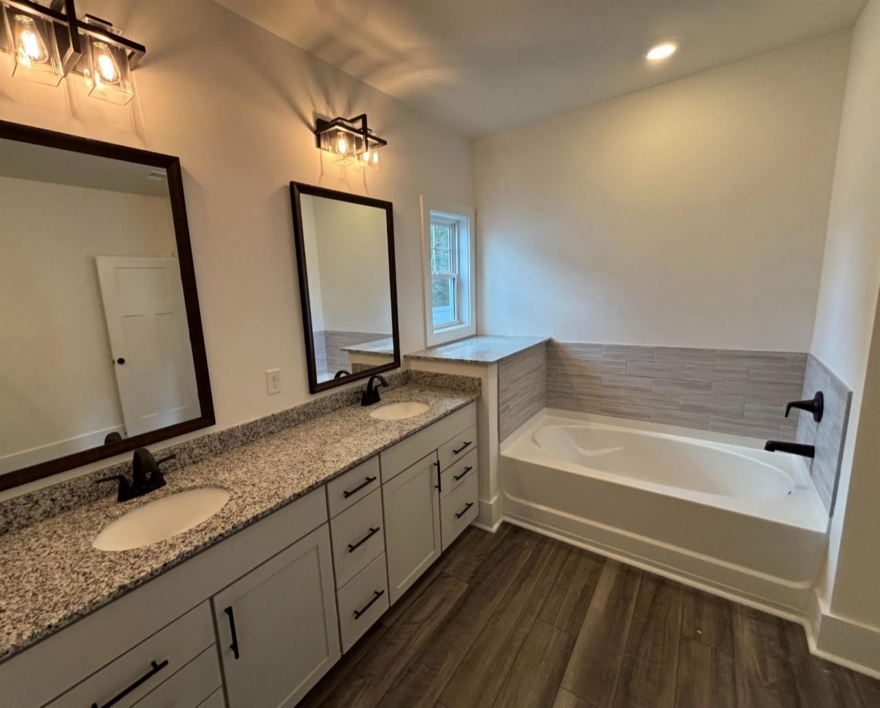 1216 Mill Banks Dr. Photo 7