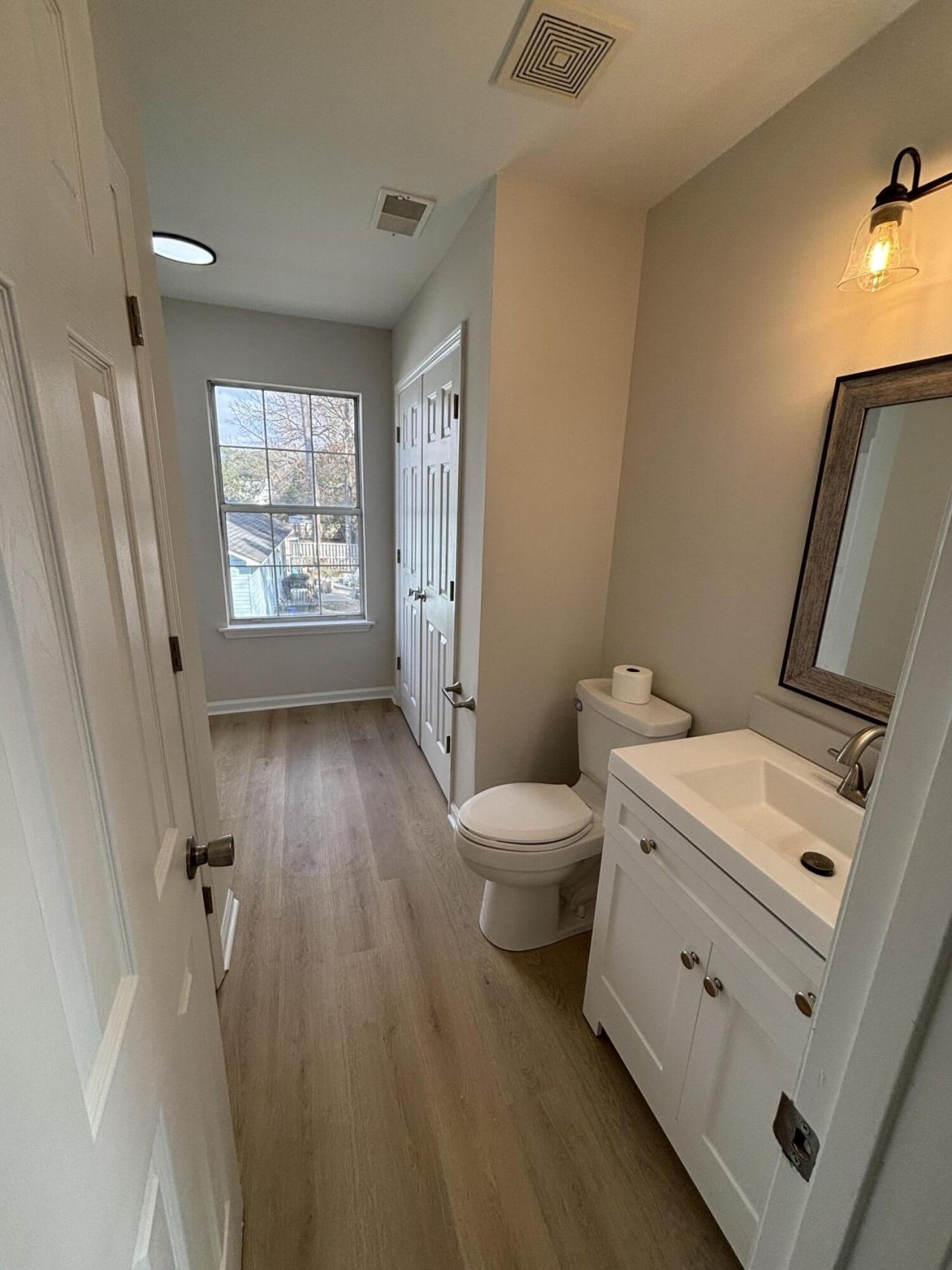 236 Hoylake Court Photo 9