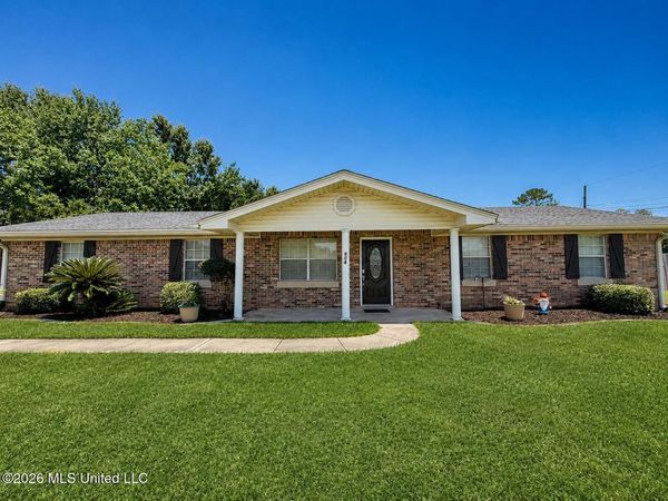 904 Waveland Avenue, Waveland, MS 39576