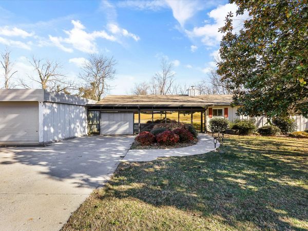 565 Hillcrest Circle, Etowah, TN 37331