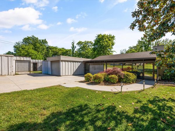 565 Hillcrest Circle, Etowah, TN 37331