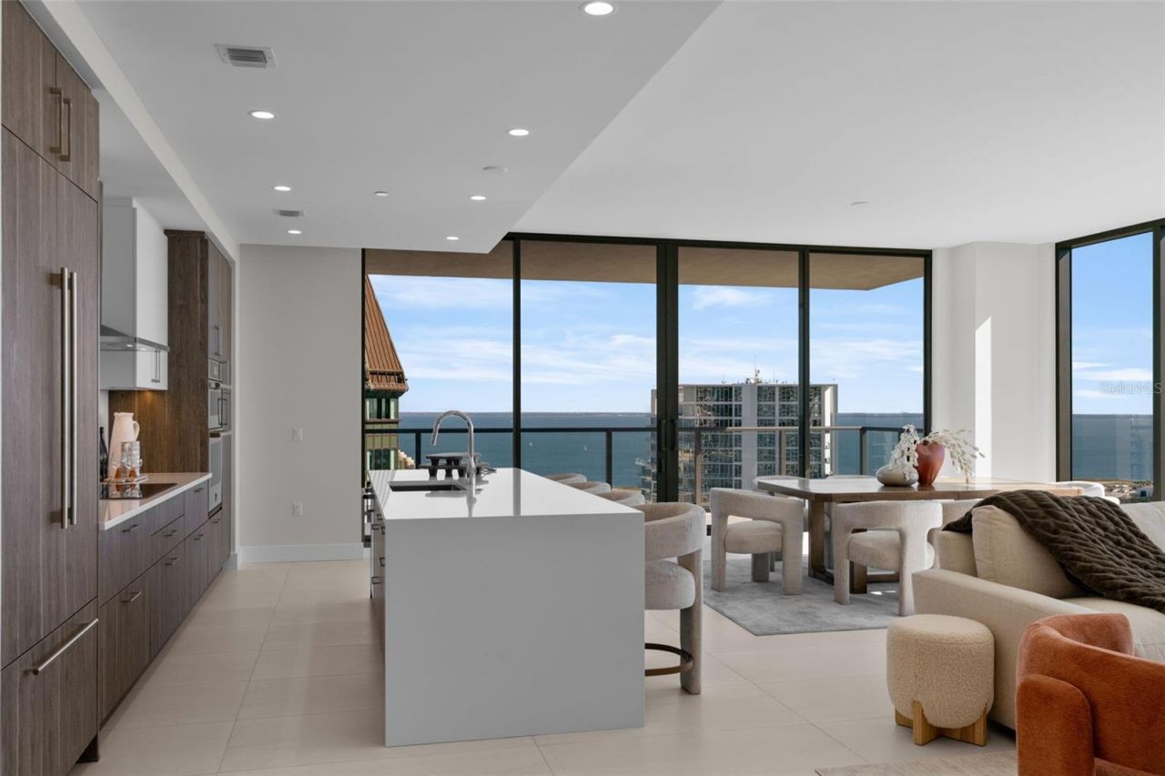 275 1st Avenue S, Unit 3205, Saint Petersburg, FL 33701 Photo