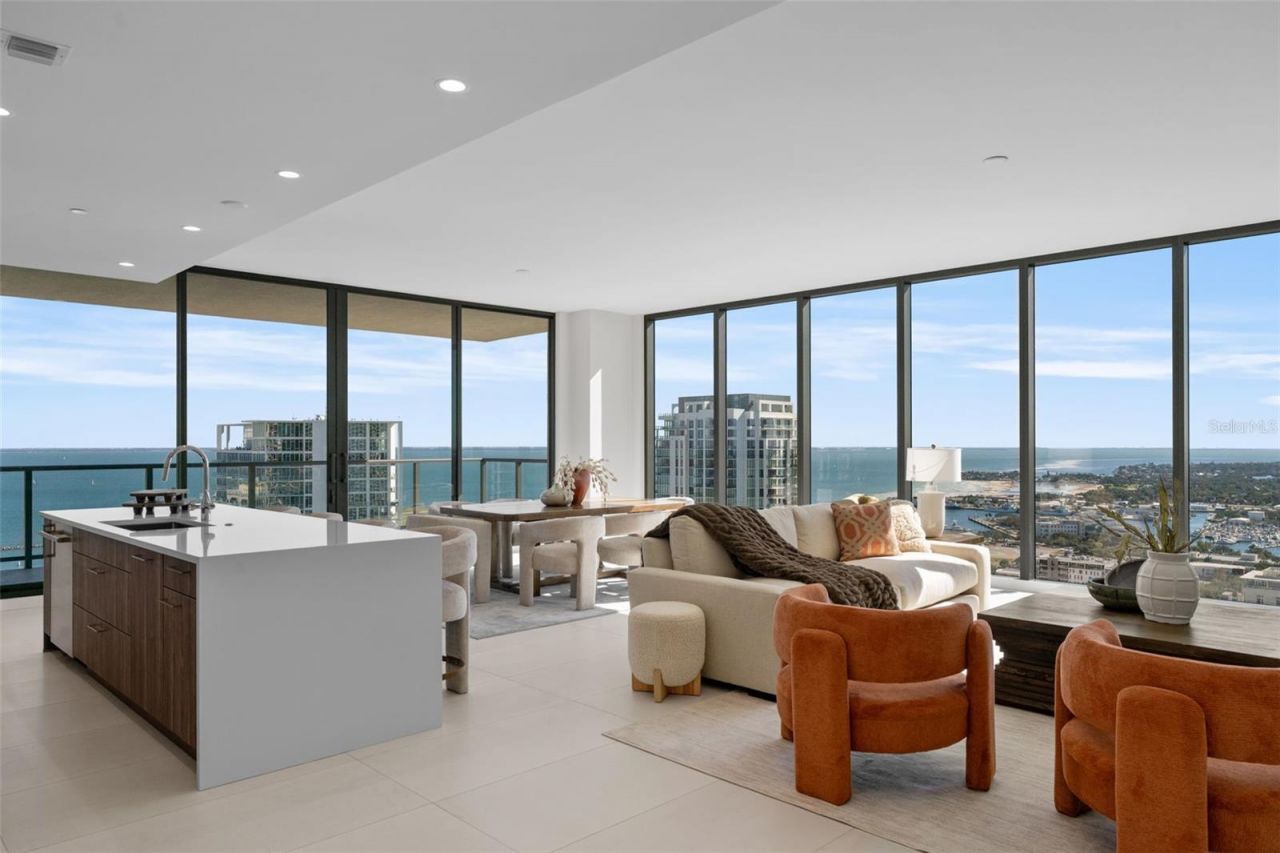 275 1st Avenue S, Unit 3205, Saint Petersburg, FL 33701 Photo