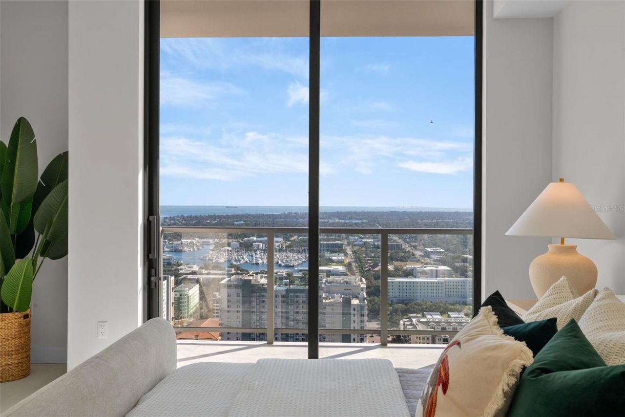 275 1st Avenue S, Unit 3205, Saint Petersburg, FL 33701 Photo