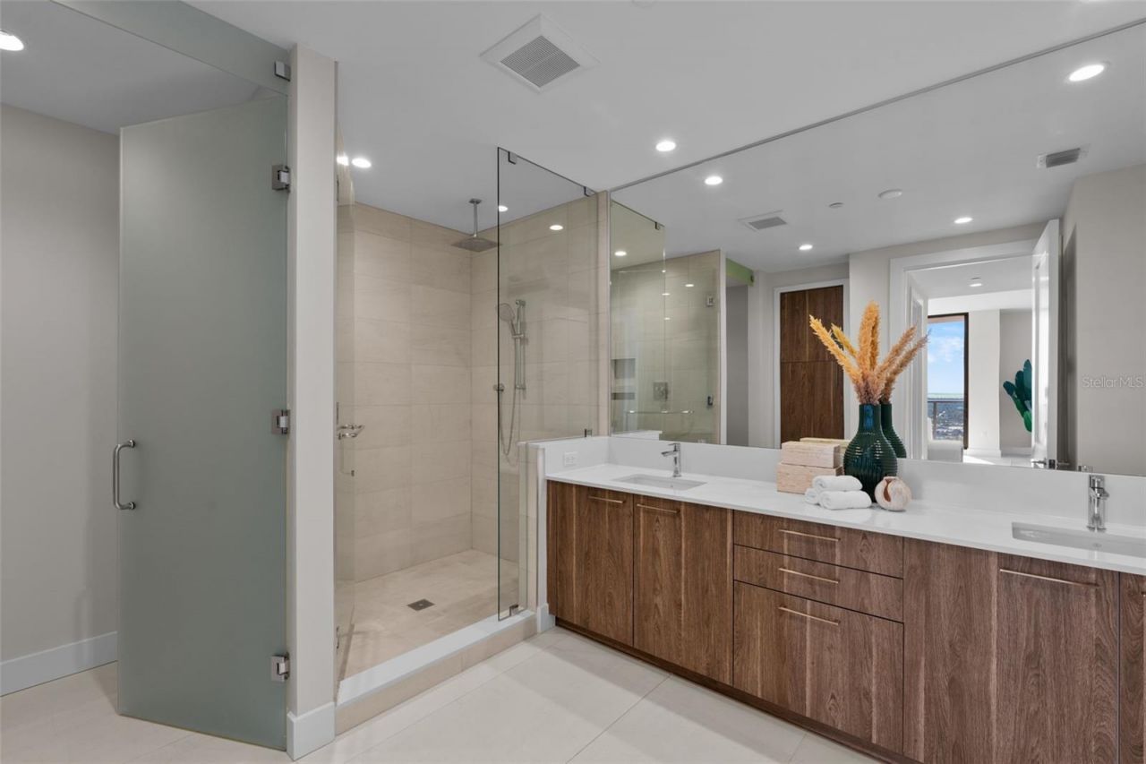 275 1st Avenue S, Unit 3205, Saint Petersburg, FL 33701 Photo