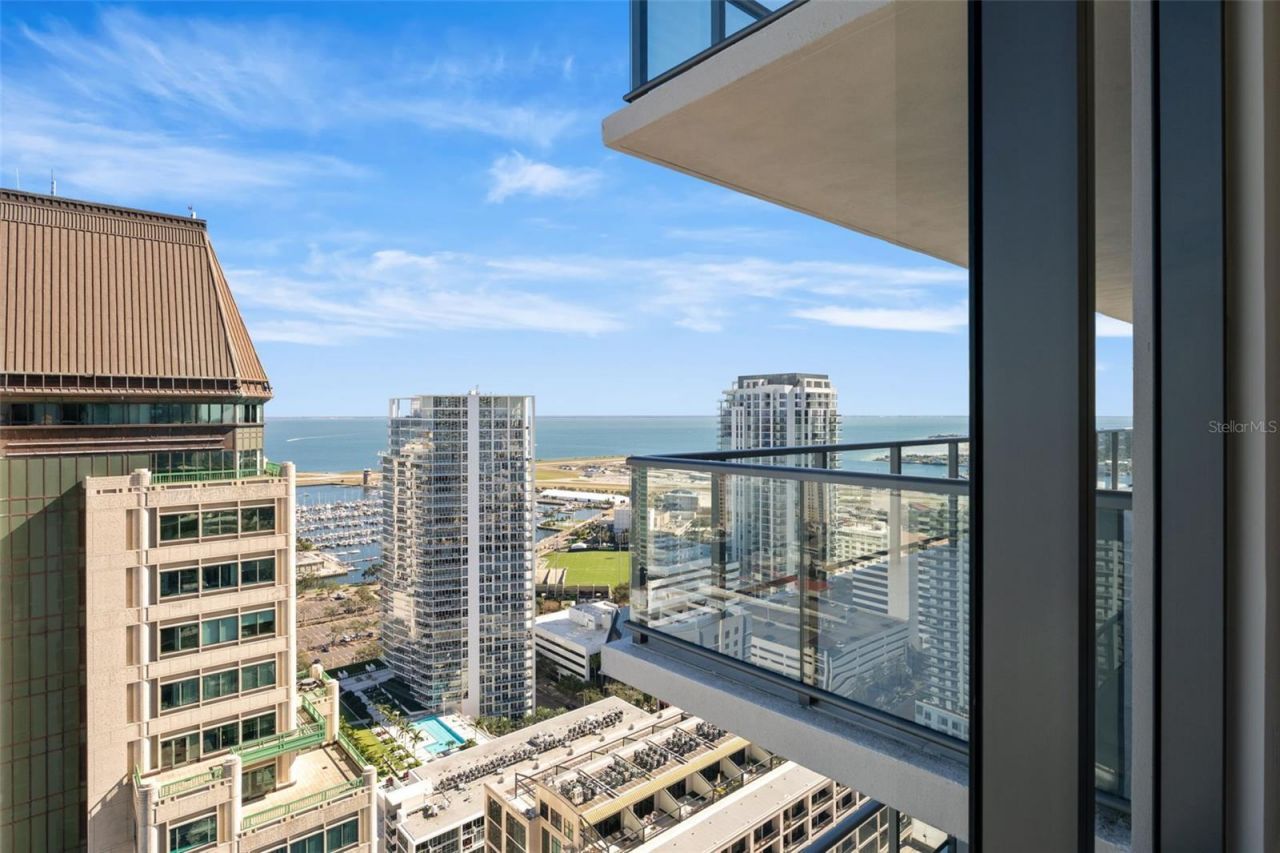 275 1st Avenue S, Unit 3205, Saint Petersburg, FL 33701 Photo