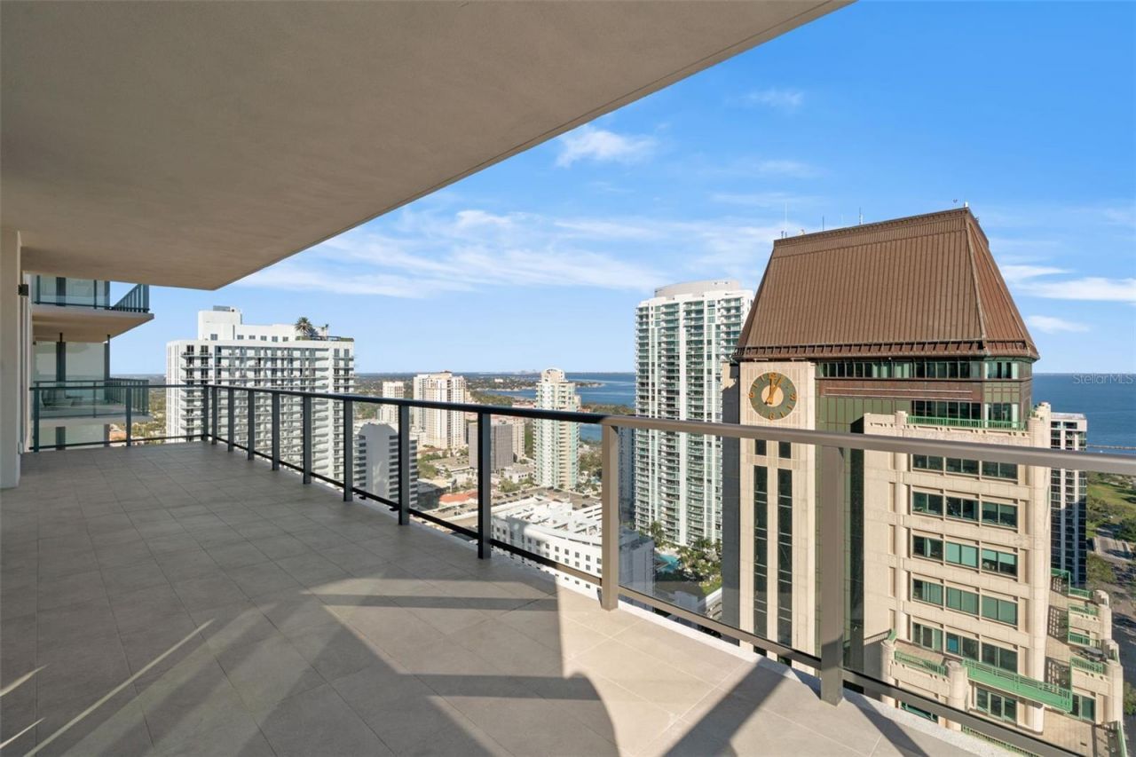 275 1st Avenue S, Unit 3205, Saint Petersburg, FL 33701 Photo