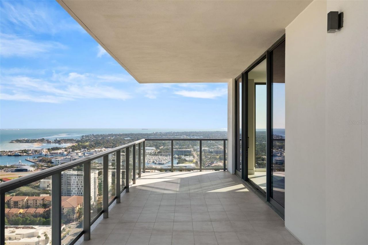 275 1st Avenue S, Unit 3205, Saint Petersburg, FL 33701 Photo