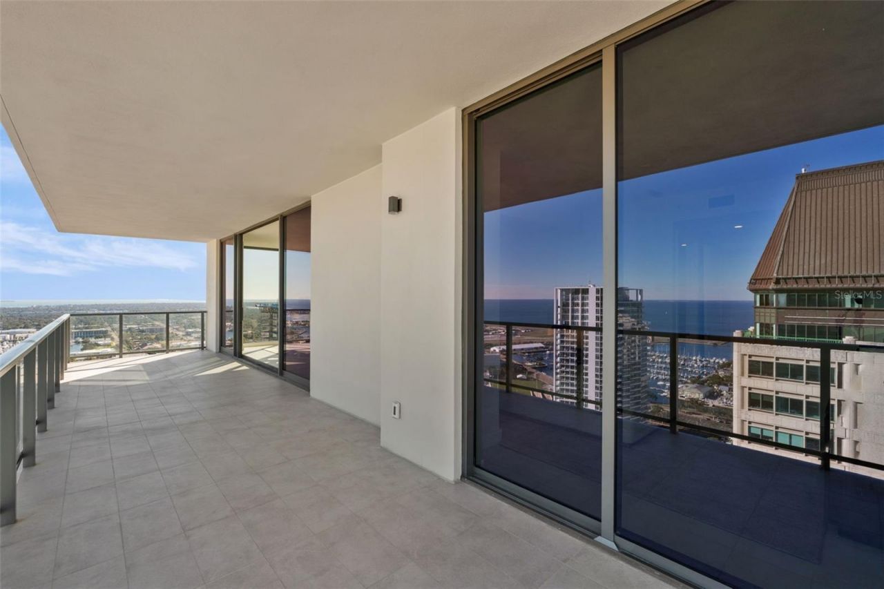 275 1st Avenue S, Unit 3205, Saint Petersburg, FL 33701 Photo