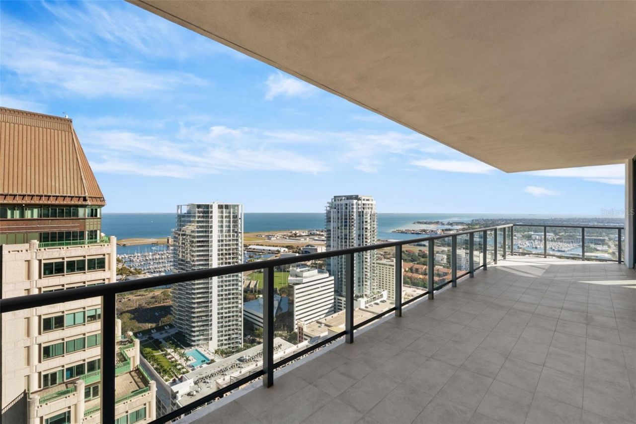 275 1st Avenue S, Unit 3205, Saint Petersburg, FL 33701 Photo