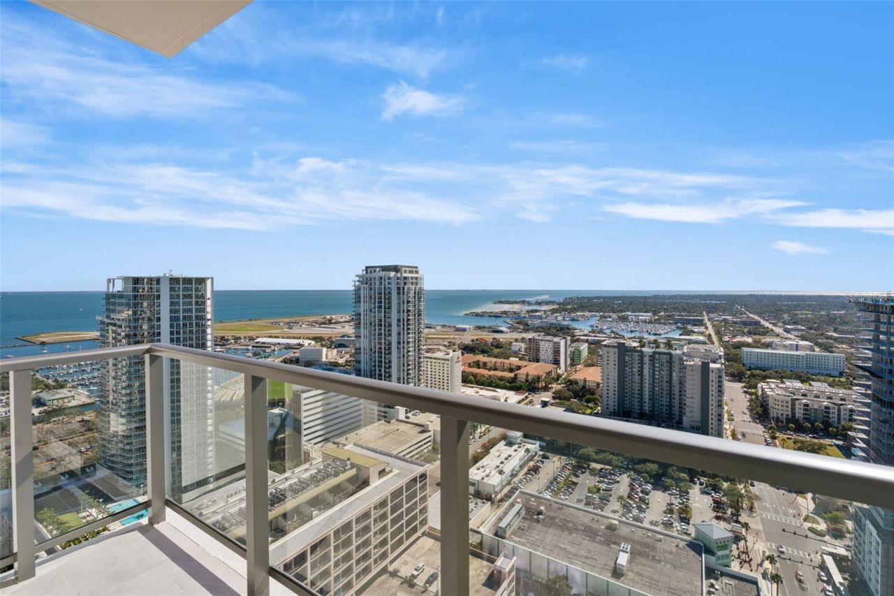 275 1st Avenue S, Unit 3205, Saint Petersburg, FL 33701 Photo