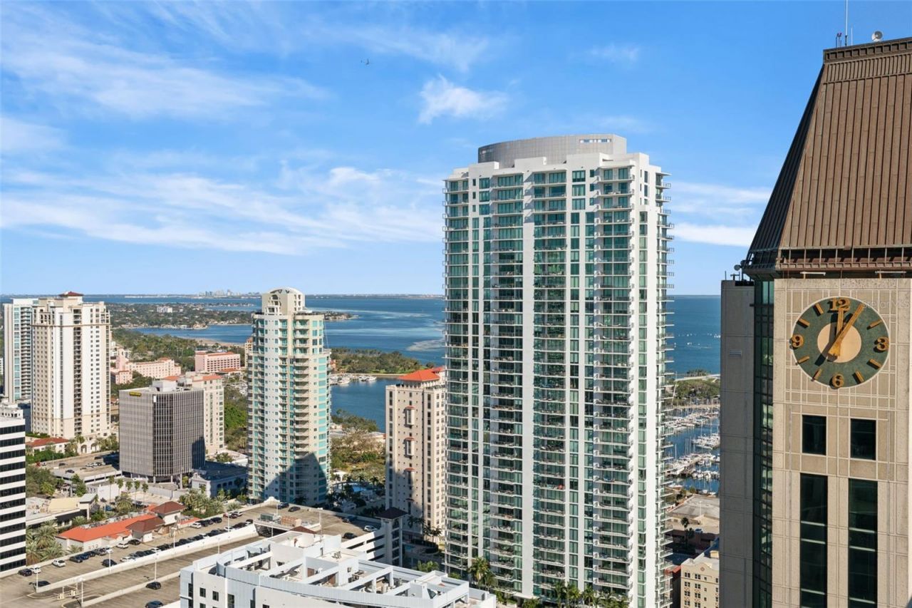 275 1st Avenue S, Unit 3205, Saint Petersburg, FL 33701 Photo