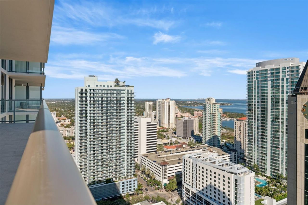 275 1st Avenue S, Unit 3205, Saint Petersburg, FL 33701 Photo