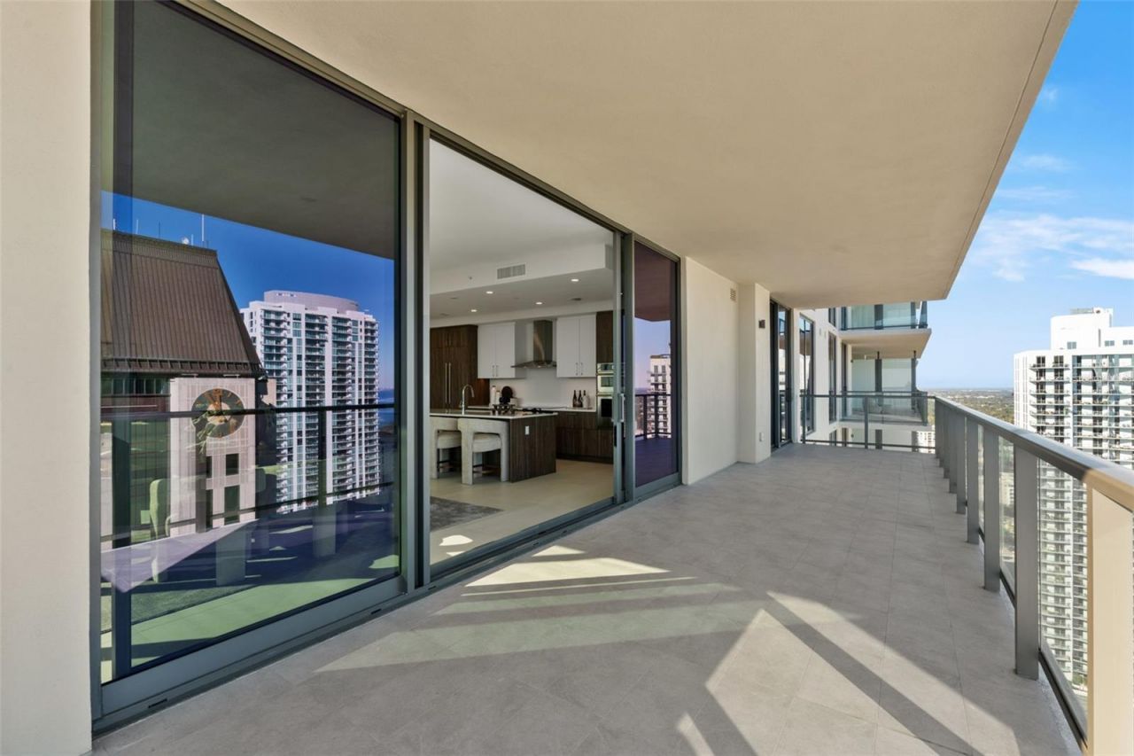 275 1st Avenue S, Unit 3205, Saint Petersburg, FL 33701 Photo