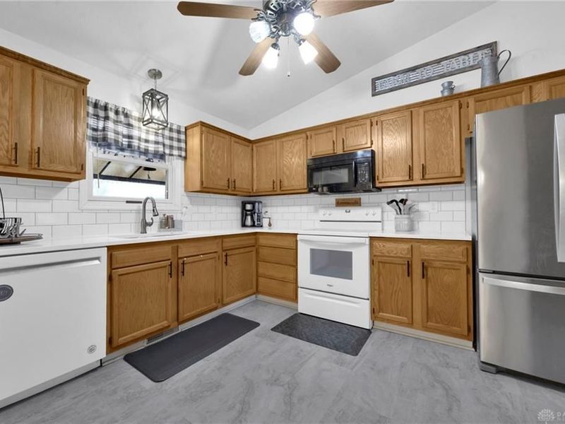 2120 State Route 187, London, OH 43140 Photo 8