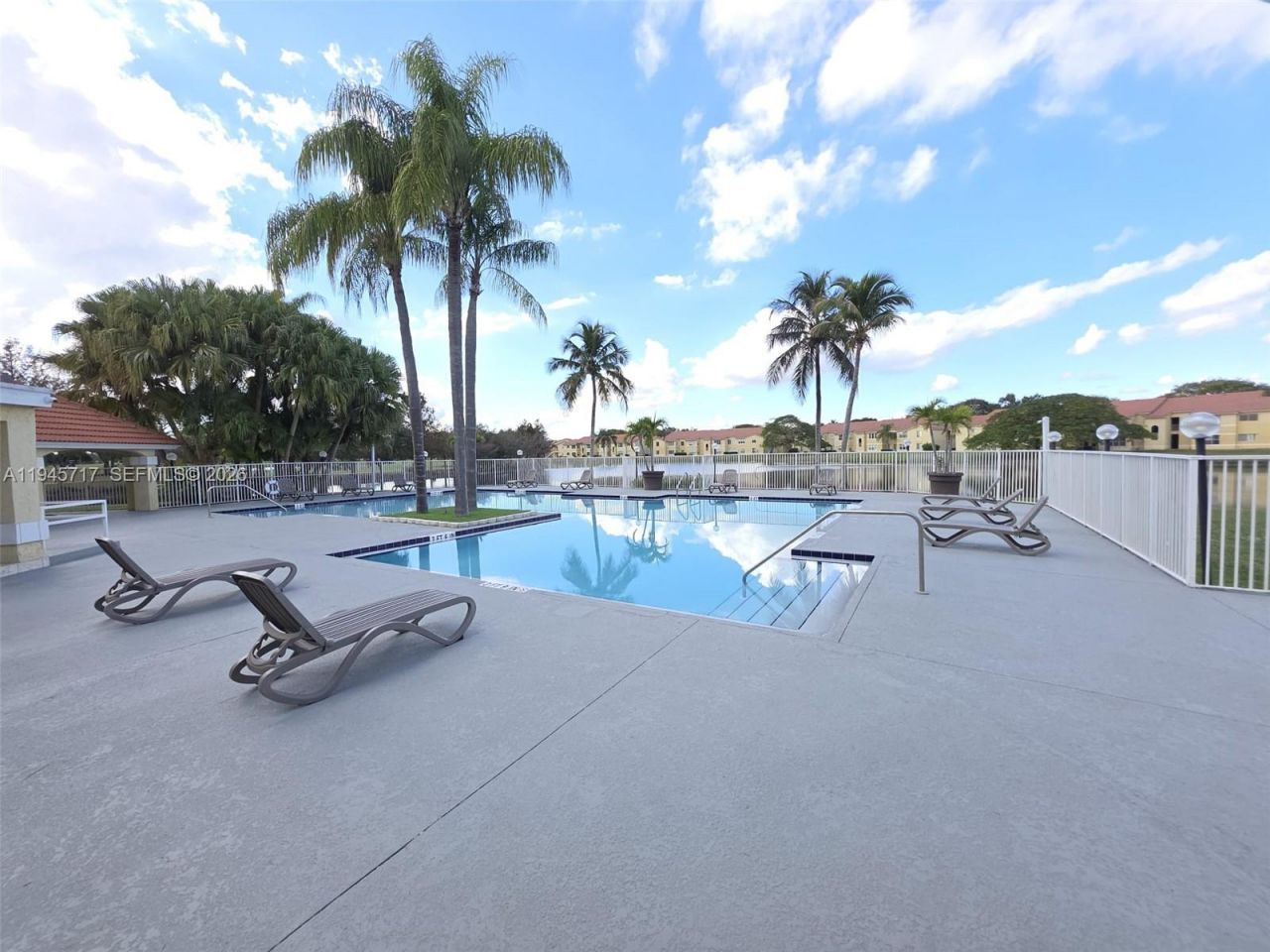 12730 Vista Isles Dr, Unit 815, Sunrise, FL 33325 Photo