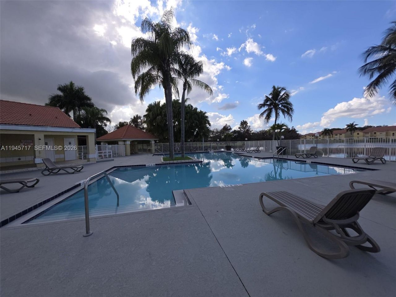 12730 Vista Isles Dr, Unit 815, Sunrise, FL 33325 Photo
