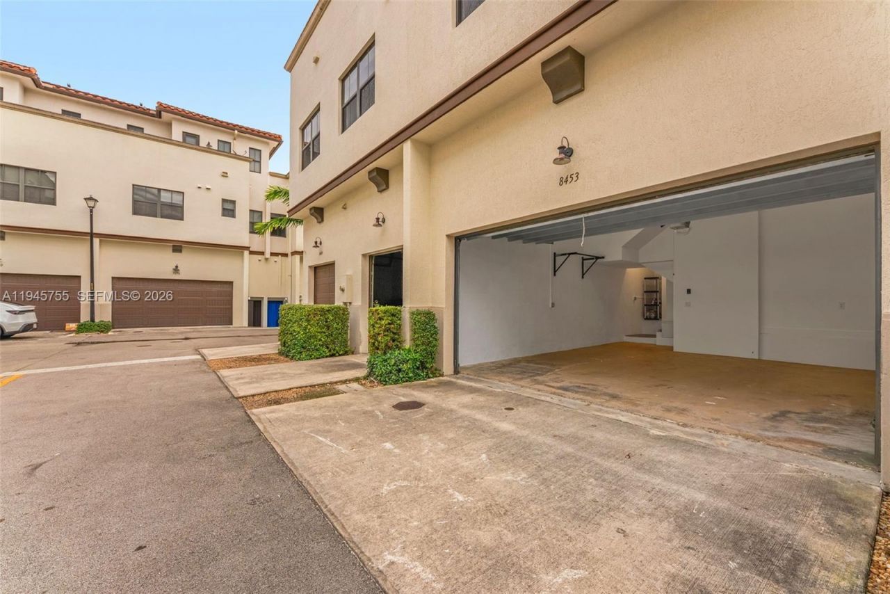 8453 NW 51st Ter, Unit 8453, Doral, FL 33166 Photo