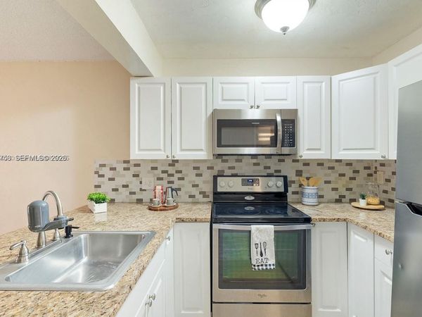 7241 Miami Lakes Dr, Unit D9, Miami Lakes, FL 33014