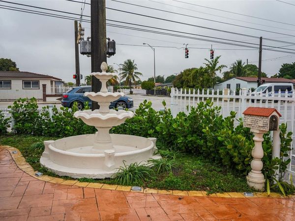1190 W 33rd St, Hialeah, FL 33012