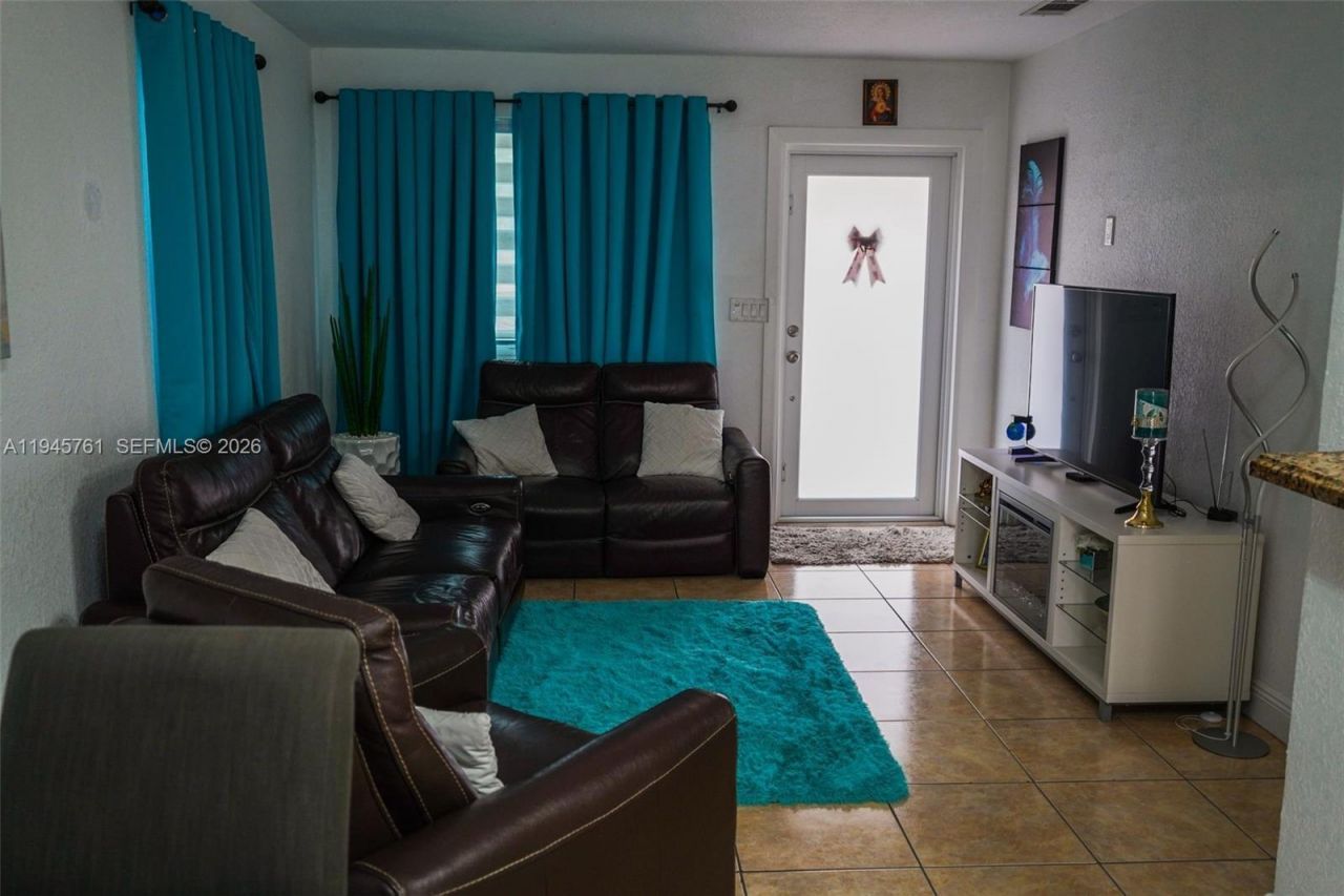 1190 W 33rd St, Hialeah, FL 33012 Photo