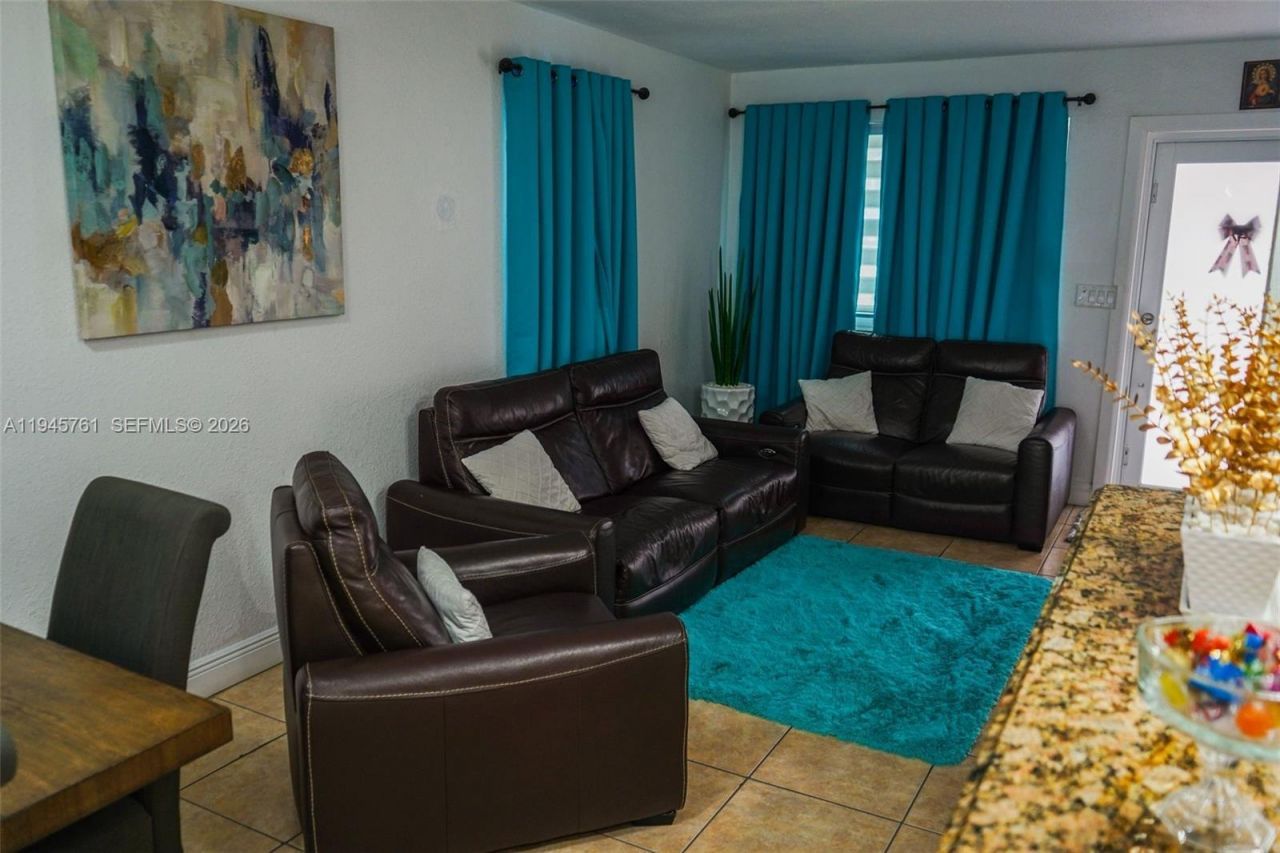 1190 W 33rd St, Hialeah, FL 33012 Photo