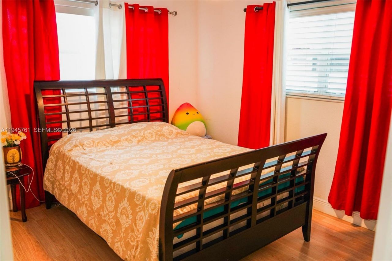 1190 W 33rd St, Hialeah, FL 33012 Photo