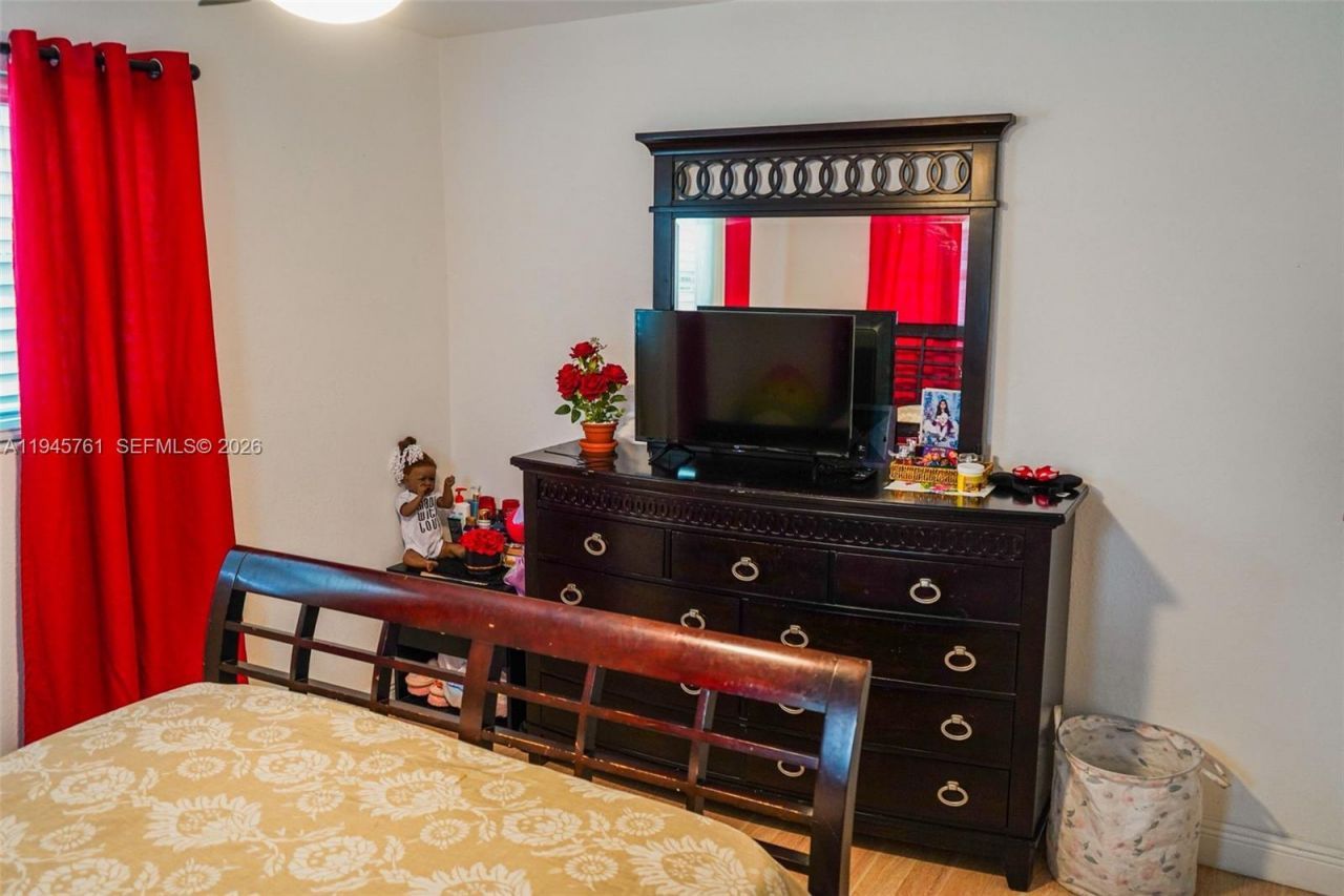 1190 W 33rd St, Hialeah, FL 33012 Photo