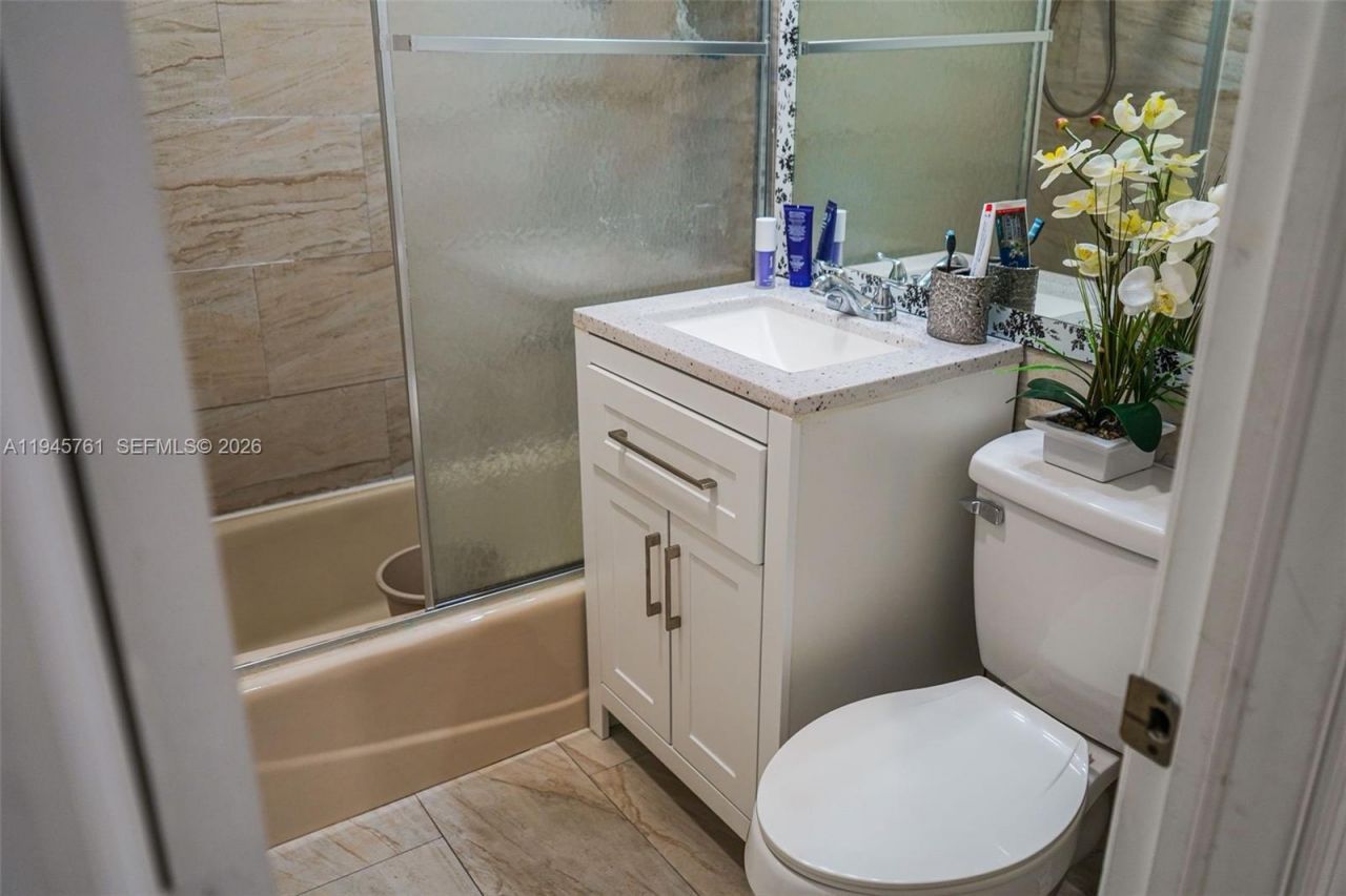 1190 W 33rd St, Hialeah, FL 33012 Photo