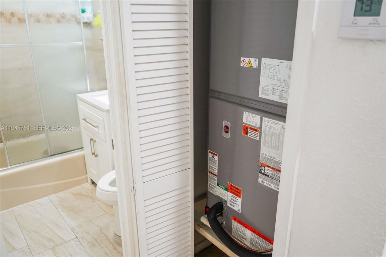 1190 W 33rd St, Hialeah, FL 33012 Photo